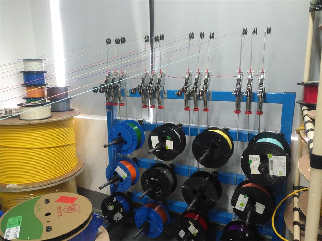 0.9 cfiber cable cutting